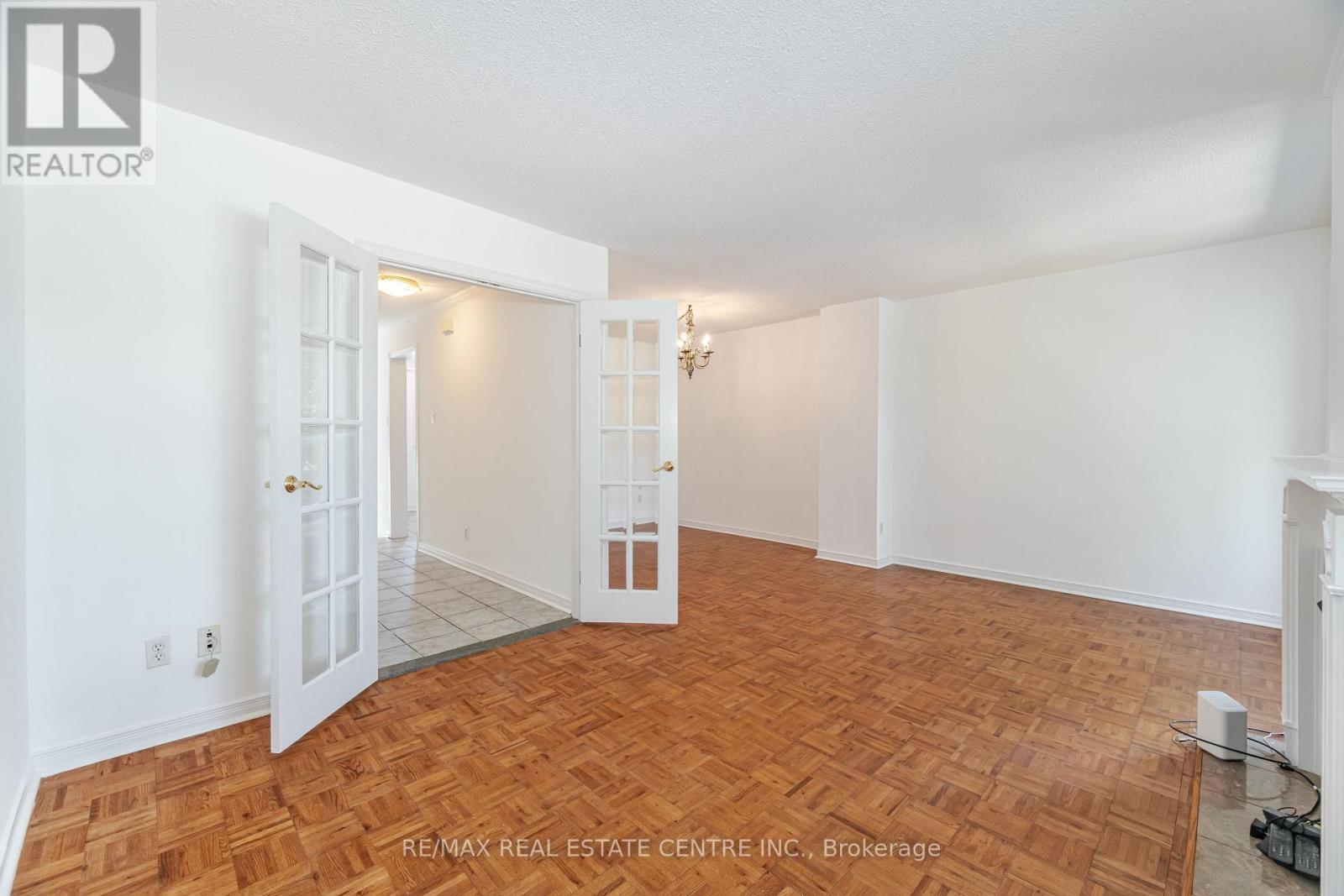 122 Moregate Crescent, Brampton, Ontario  L6S 3K9 - Photo 9 - W12156257
