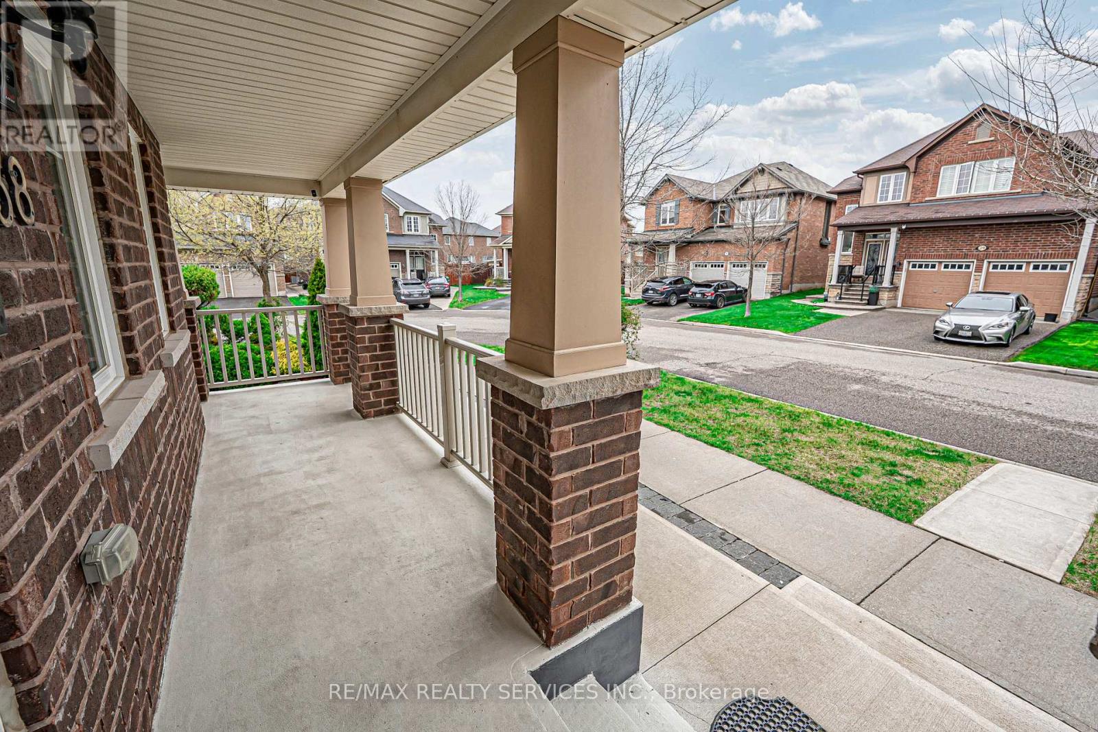 38 Arkwright Drive, Brampton, Ontario  L7A 0V2 - Photo 4 - W12159419
