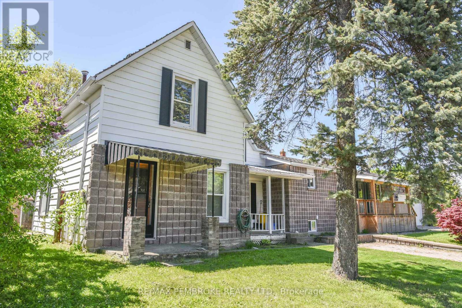460 Maple Avenue S, Pembroke, Ontario  K8A 1M7 - Photo 3 - X12175994