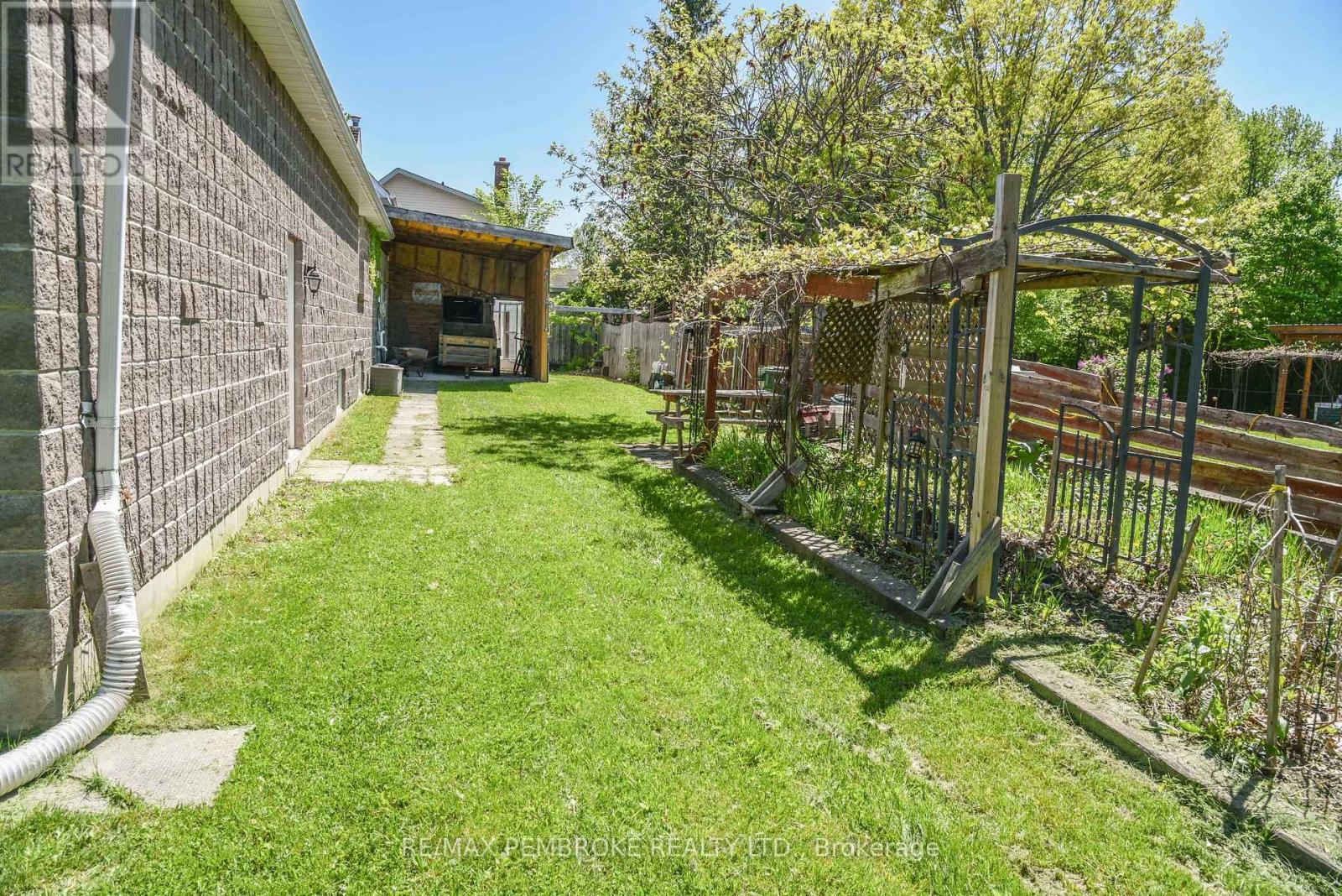 460 Maple Avenue S, Pembroke, Ontario  K8A 1M7 - Photo 4 - X12175994