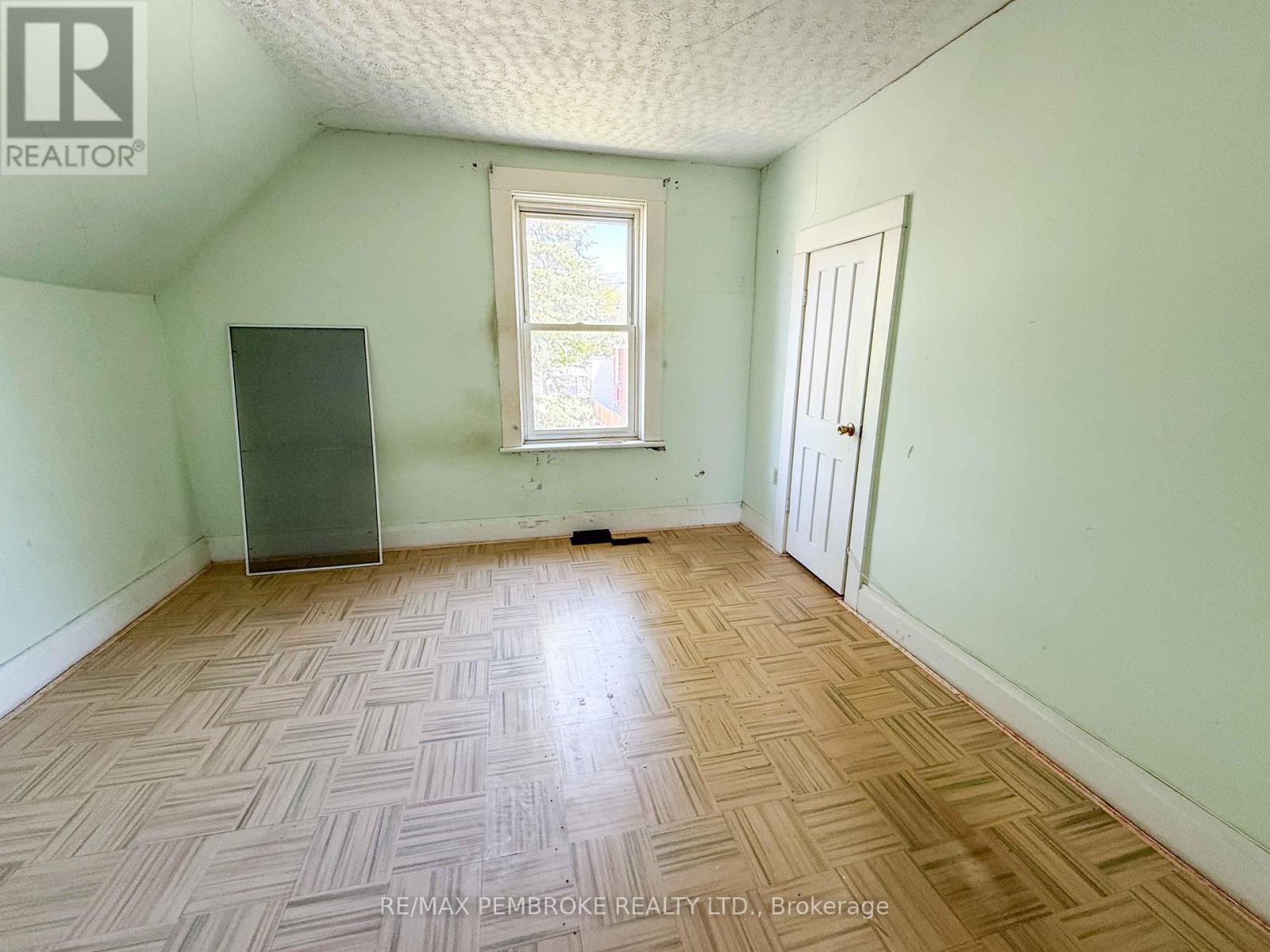 460 Maple Avenue S, Pembroke, Ontario  K8A 1M7 - Photo 41 - X12175994
