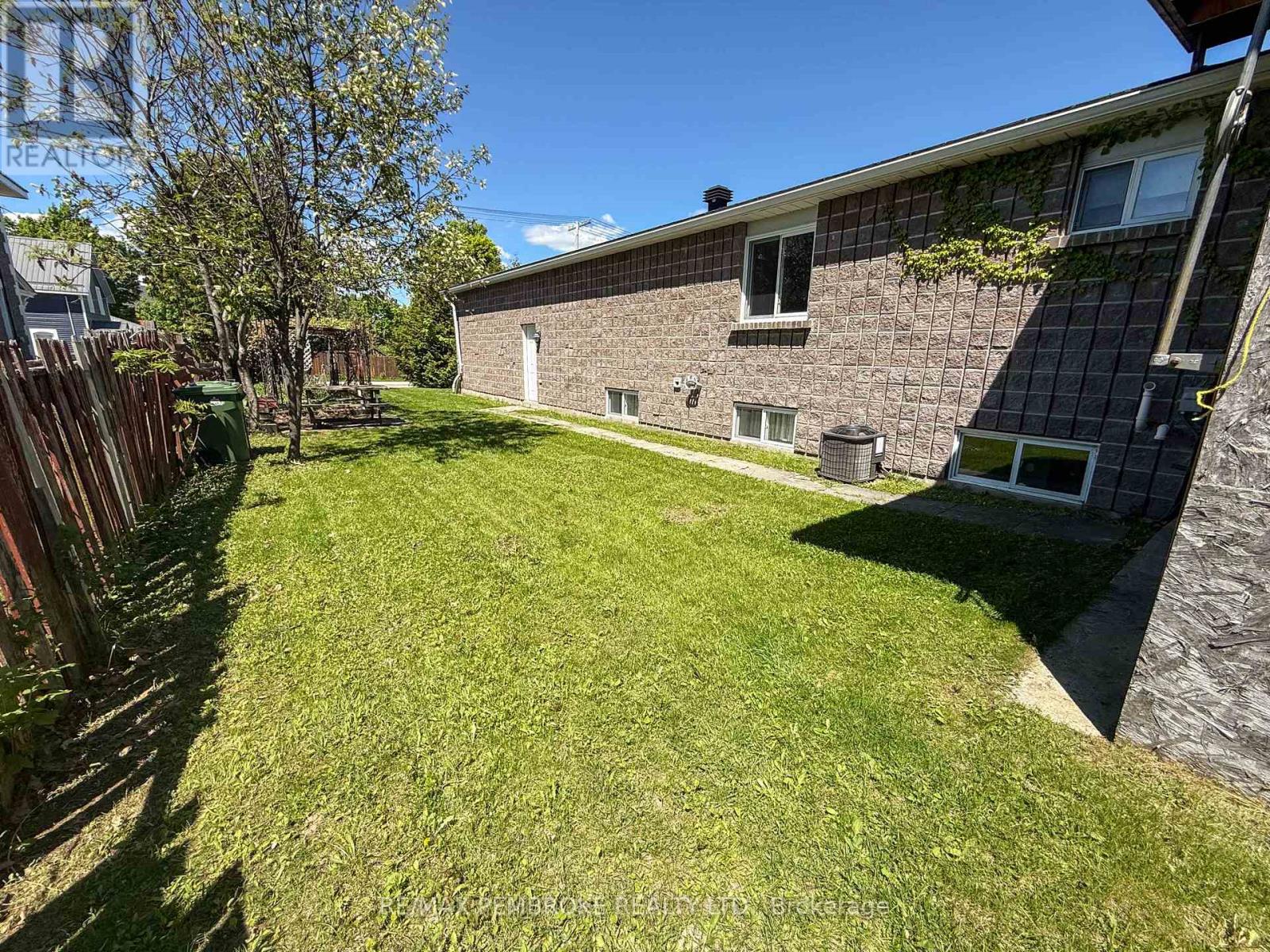 460 Maple Avenue S, Pembroke, Ontario  K8A 1M7 - Photo 6 - X12175994