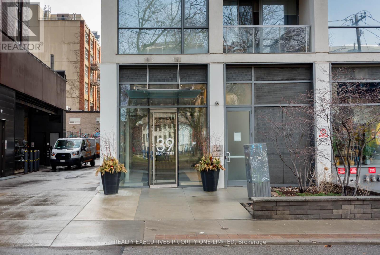 309 - 39 Brant Street, Toronto, Ontario  M5V 0M8 - Photo 2 - C12175849