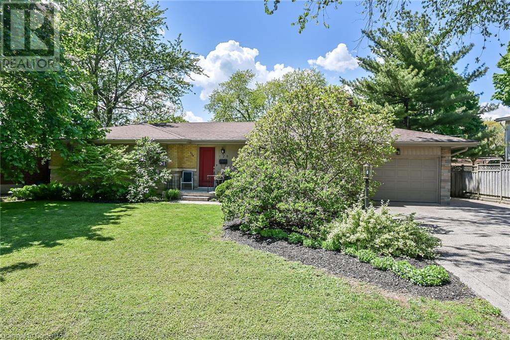 128 ONEIDA Boulevard, Ancaster, Ontario