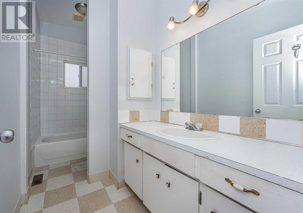 7416 Hunterfield Road Nw, Calgary, Alberta  T2K 4L1 - Photo 7 - A2222629