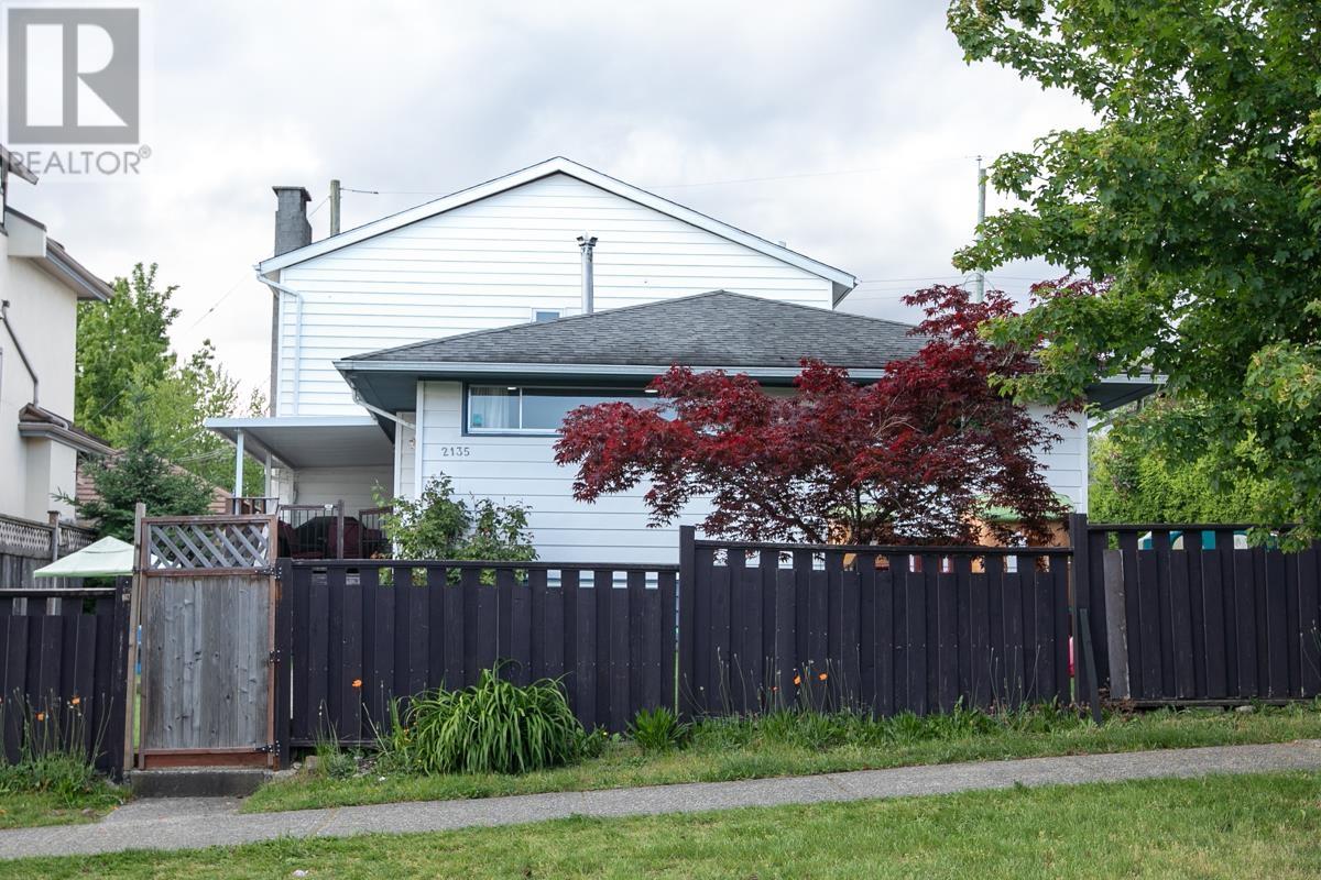 Property at 2135 NEWPORT AVENUE image 3