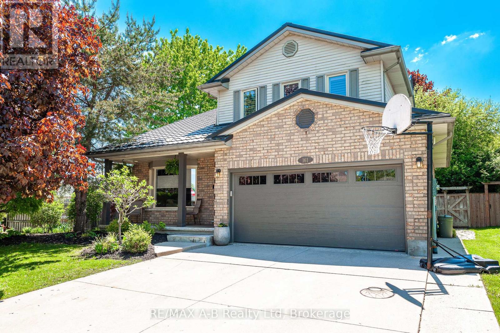 161 FREELAND DRIVE, Stratford, Ontario