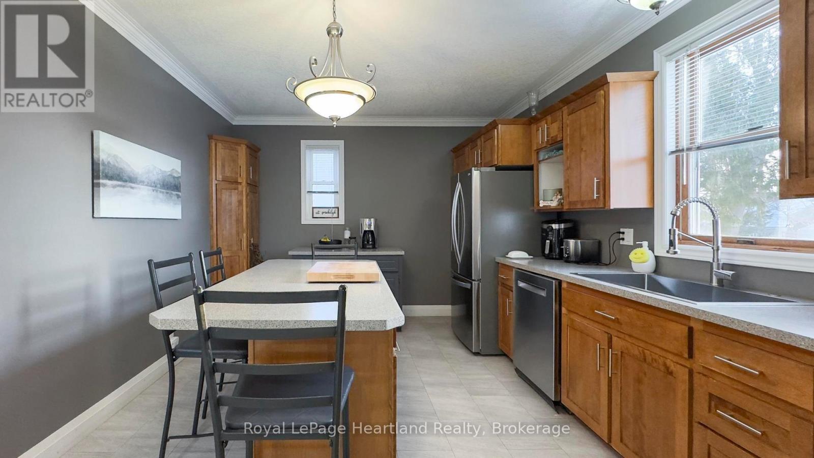 150 Palmerston Street, Goderich, Ontario  N7A 3E8 - Photo 4 - X12176006