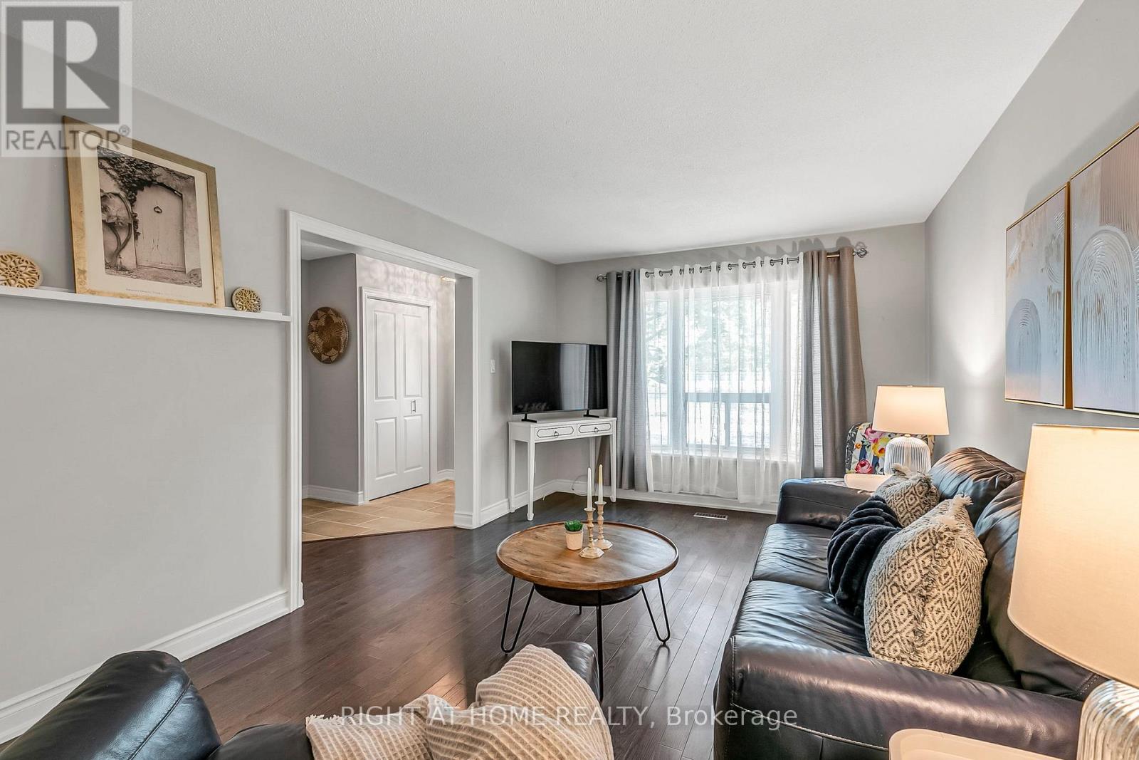 25 Castle Rock Drive, Richmond Hill (North Richvale), Ontario  L4C 5A3 - Photo 10 - N12175770