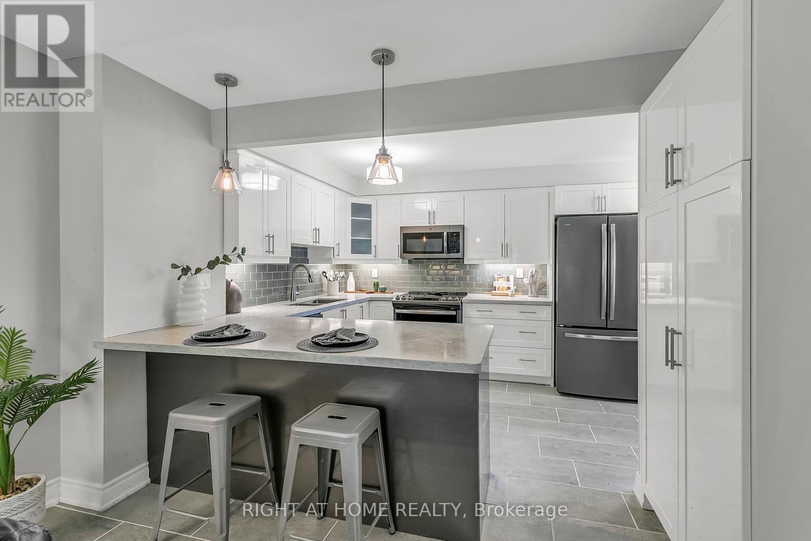 25 Castle Rock Drive, Richmond Hill (North Richvale), Ontario  L4C 5A3 - Photo 11 - N12175770