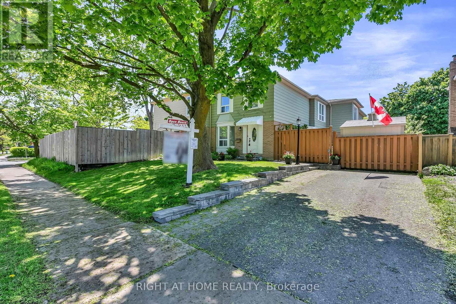 25 Castle Rock Drive, Richmond Hill, Ontario  L4C 5A3 - Photo 4 - N12175770