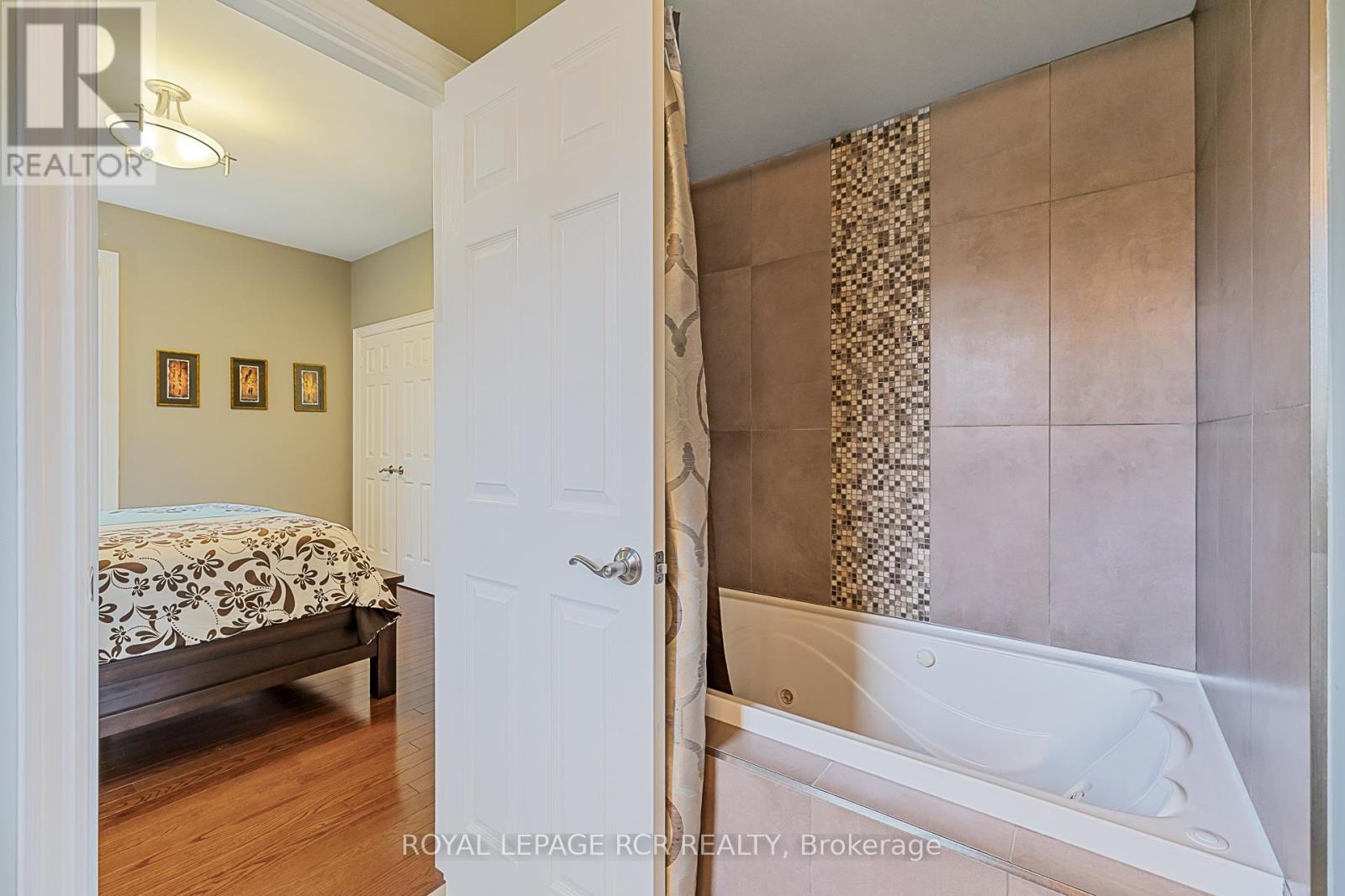 45 Mcmullen Drive, Whitchurch-Stouffville (Ballantrae), Ontario  L4A 3J2 - Photo 24 - N12175963