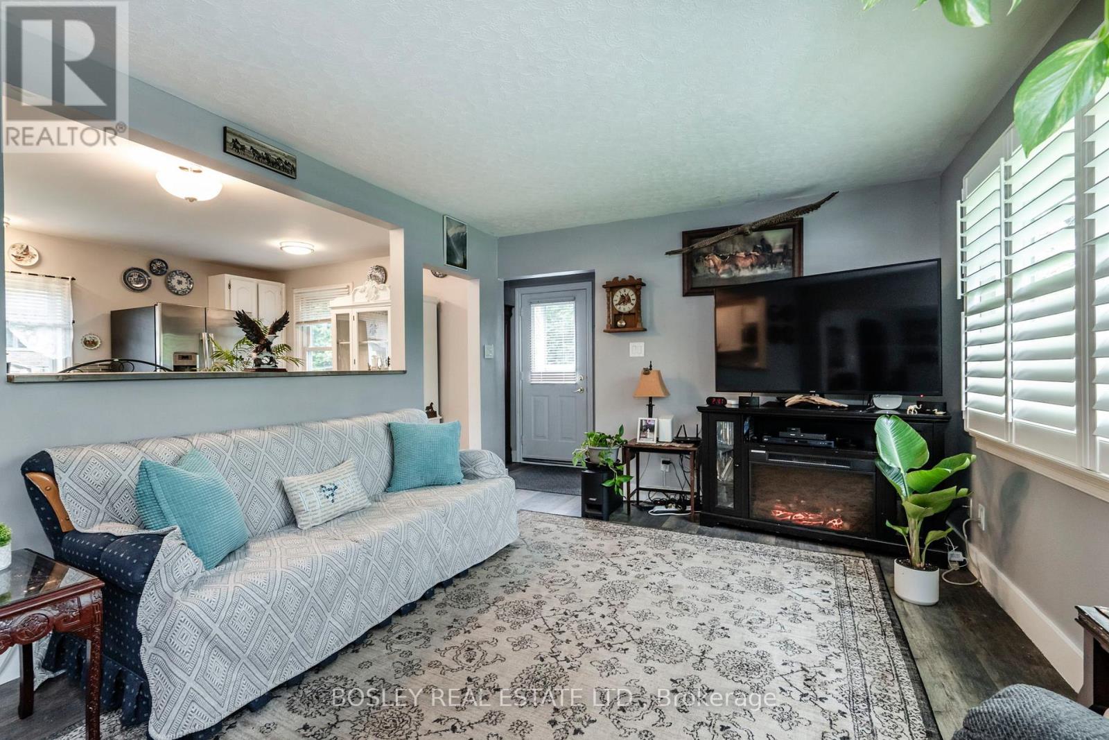 976 Yonge Street, Midland, Ontario  L4R 2E7 - Photo 10 - S12175767