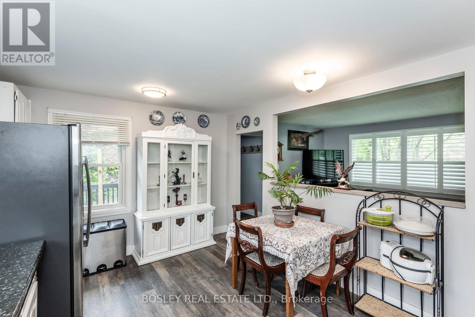 976 Yonge Street, Midland, Ontario  L4R 2E7 - Photo 5 - S12175767