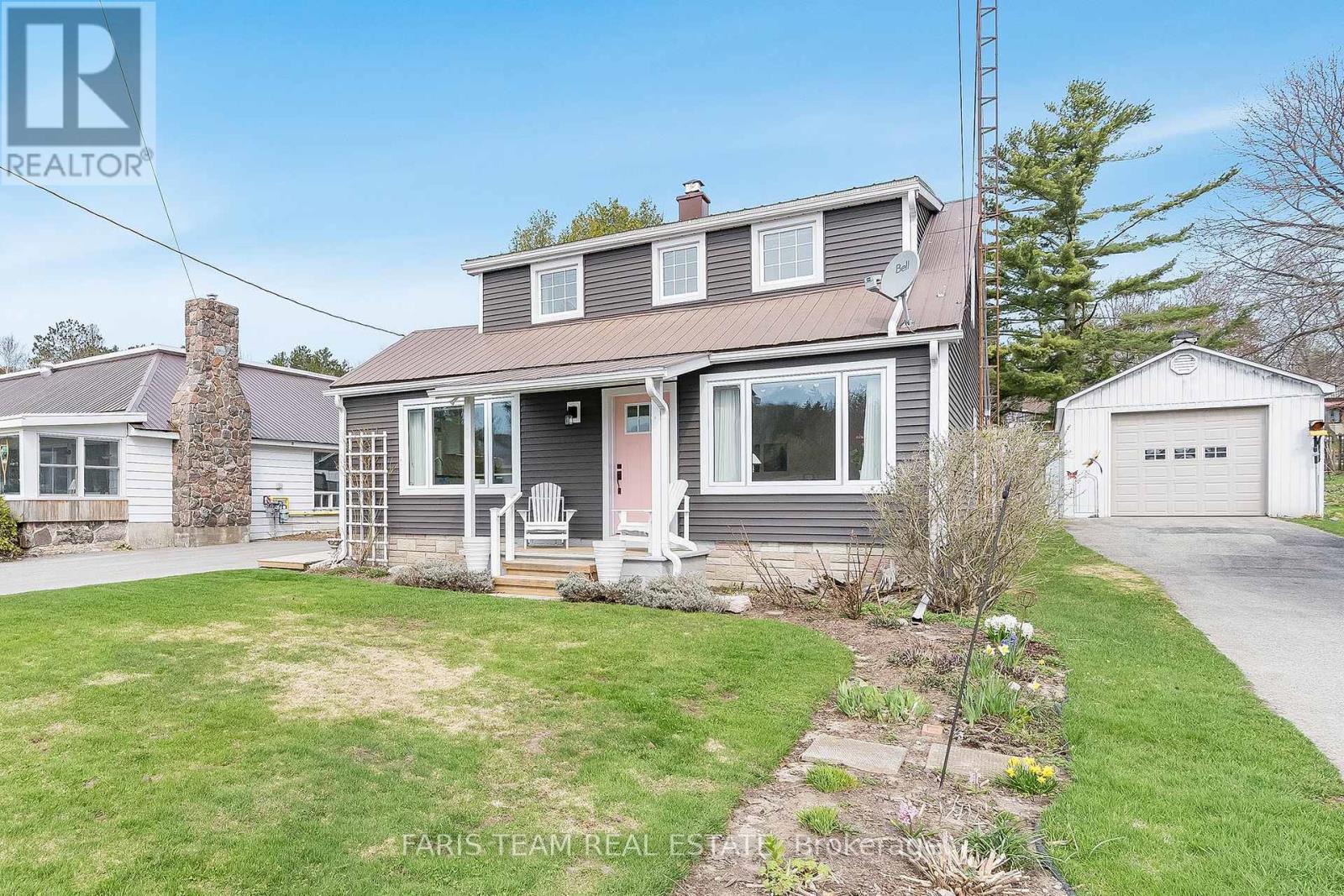 598 Champlain Road, Tiny, Ontario  L9M 0C2 - Photo 2 - S12175925