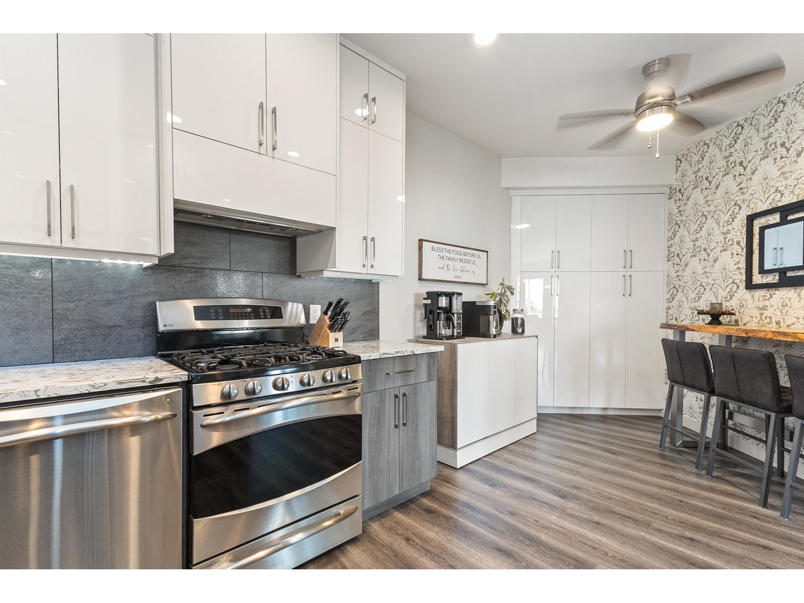 2764 St Moritz Way, Abbotsford, British Columbia  V3G 1C3 - Photo 2 - R3007116