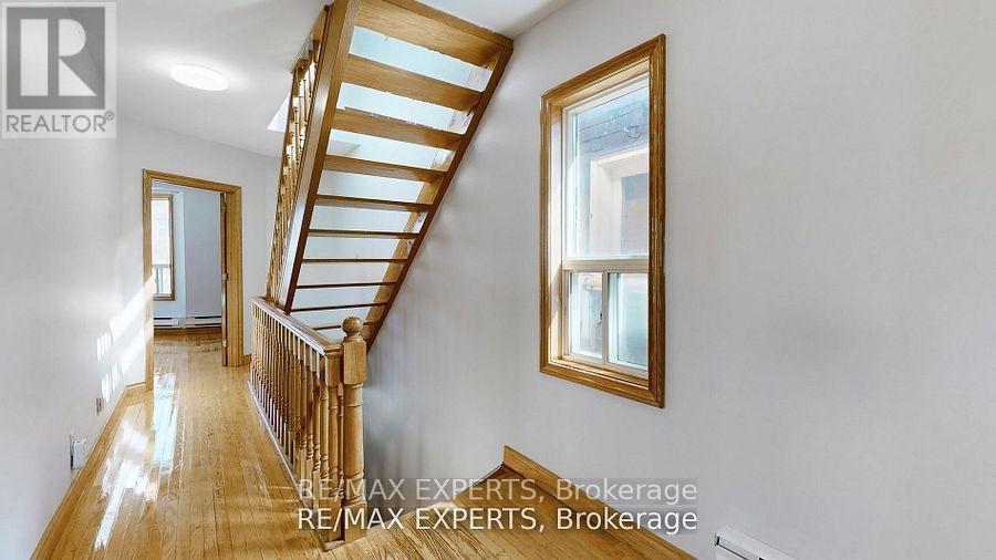 Upper - 106 Kenwood Avenue, Toronto, Ontario  M6C 2S2 - Photo 24 - C12176010
