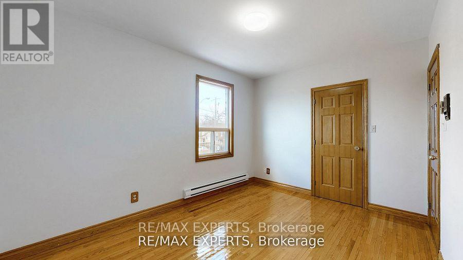Upper - 106 Kenwood Avenue, Toronto, Ontario  M6C 2S2 - Photo 32 - C12176010