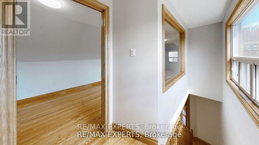 Upper - 106 Kenwood Avenue, Toronto, Ontario  M6C 2S2 - Photo 37 - C12176010