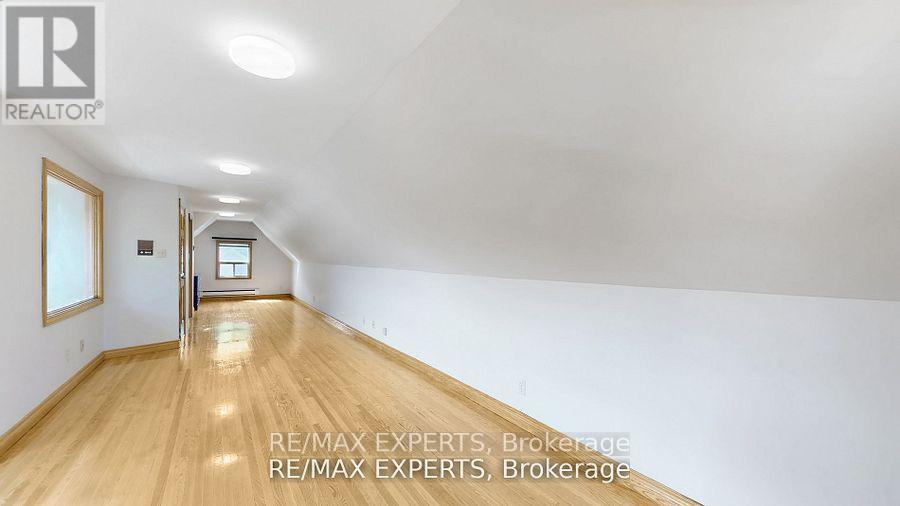 Upper - 106 Kenwood Avenue, Toronto, Ontario  M6C 2S2 - Photo 39 - C12176010
