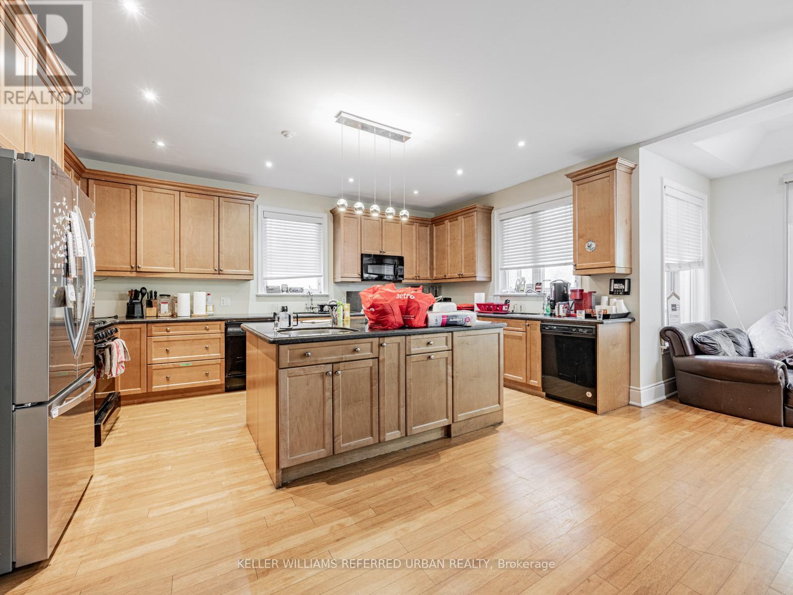 526 Coldstream Avenue, Toronto, Ontario  M6B 2K6 - Photo 7 - C12176040