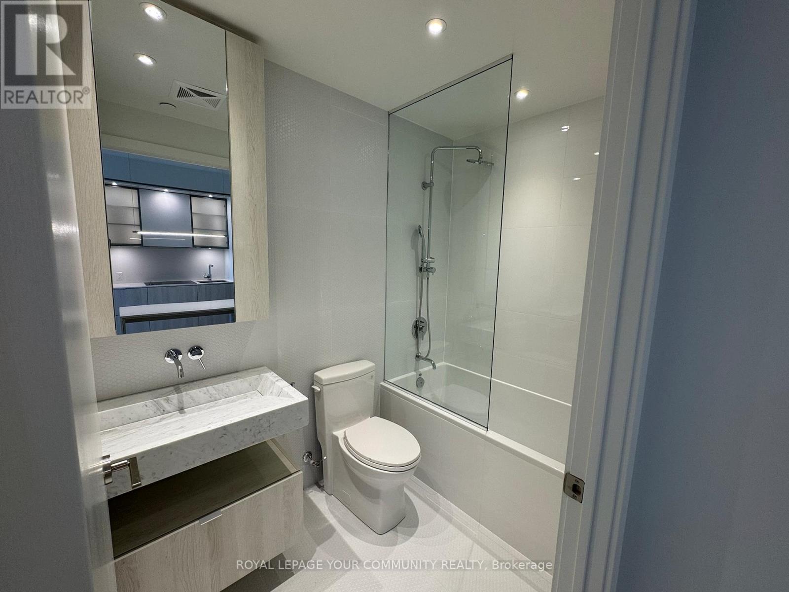 2204 - 11 Yorkville Avenue, Toronto, Ontario  M4W 0B7 - Photo 18 - C12176052
