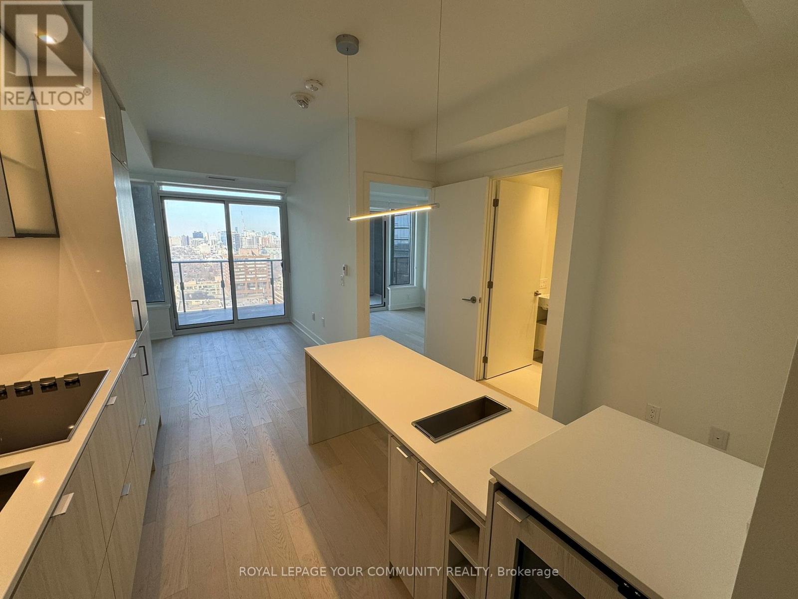 2204 - 11 Yorkville Avenue, Toronto, Ontario  M4W 0B7 - Photo 5 - C12176052