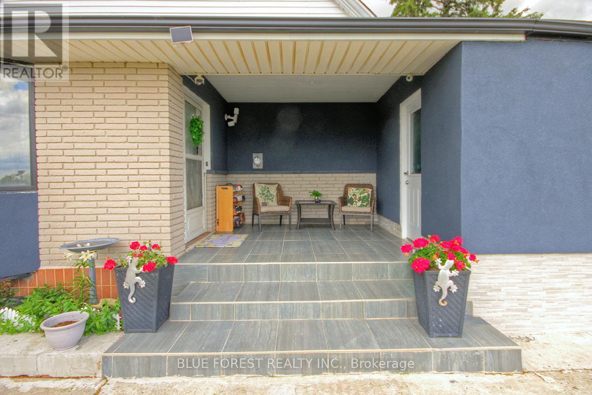 8198 Littlewood Drive, Middlesex Centre, Ontario  N6P 1P3 - Photo 3 - X12170063