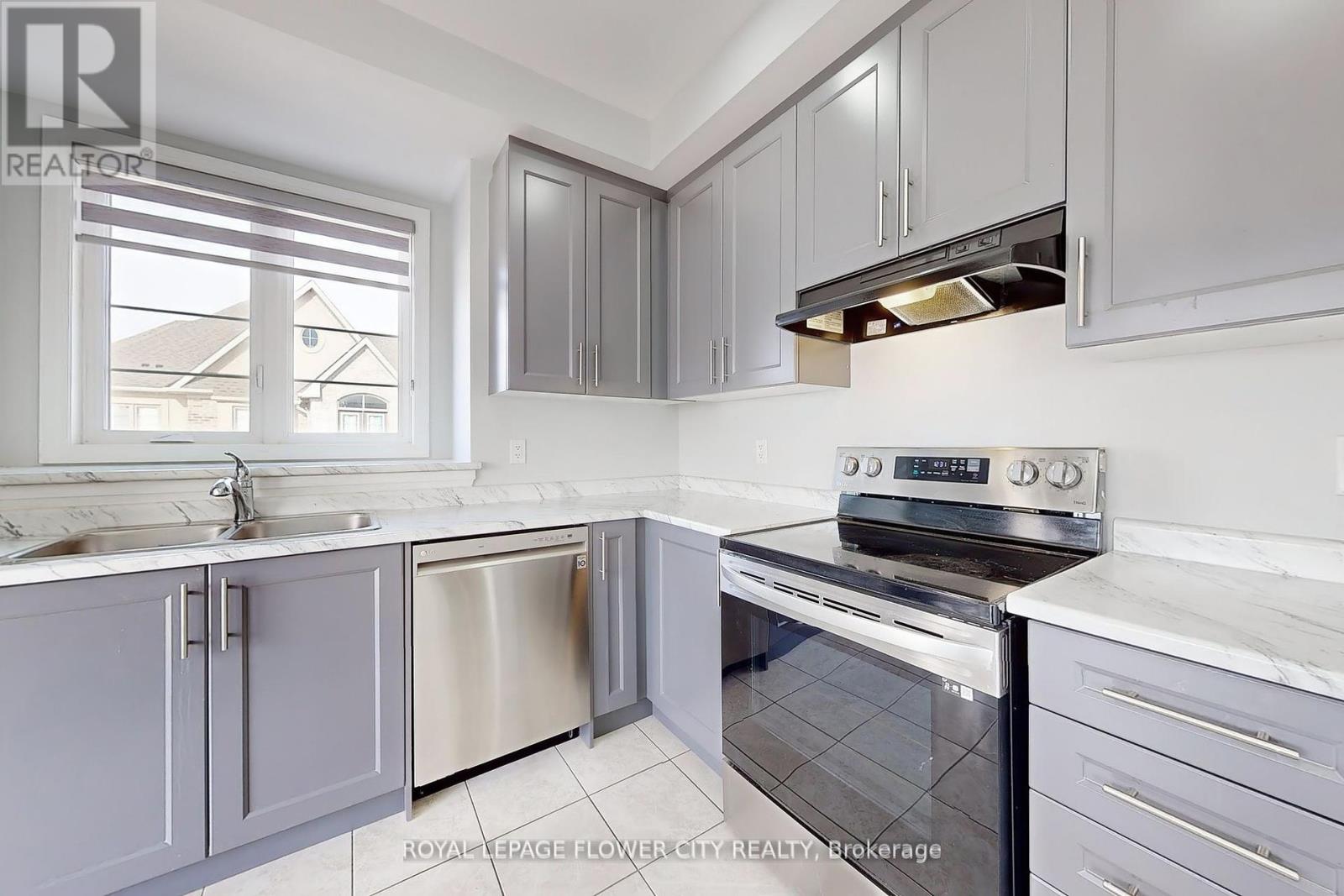 2 Summerbeam Way, Brampton (Brampton West), Ontario  L6Y 6H3 - Photo 18 - W12175817