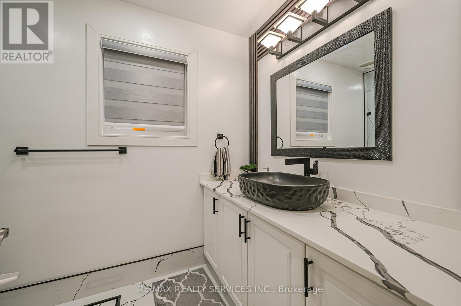 119 Crown Victoria Drive, Brampton (Fletcher's Meadow), Ontario  L7A 3X9 - Photo 37 - W12175824