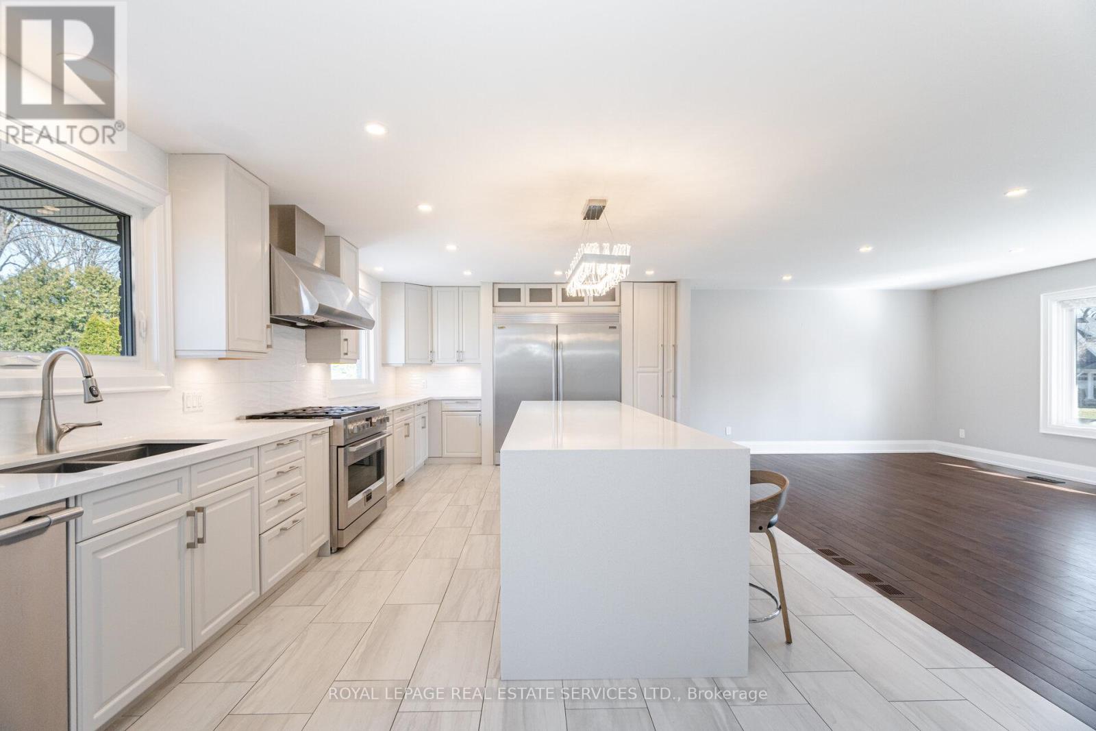 241 Sunrise Crescent, Oakville, Ontario  L6L 3L4 - Photo 17 - W12175841