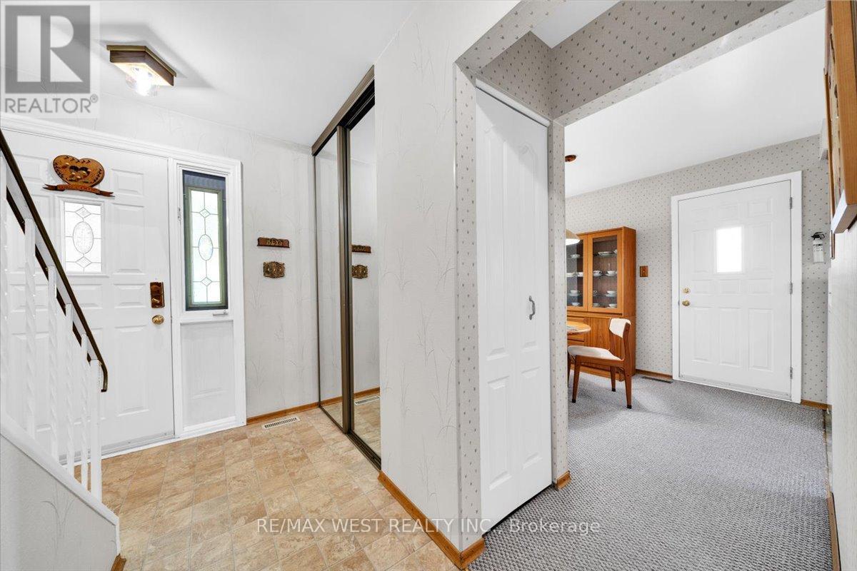 3273 Candela Drive, Mississauga, Ontario  L5A 2V1 - Photo 3 - W12175845