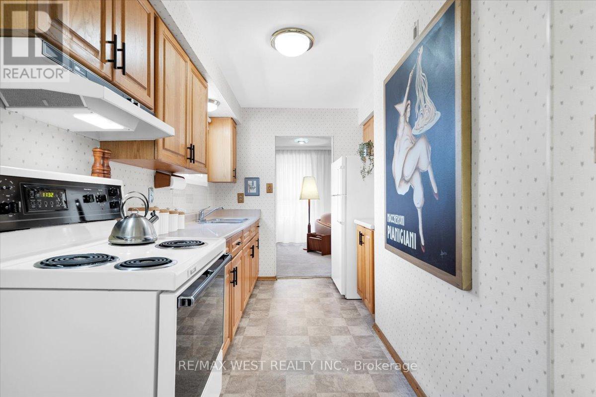 3273 Candela Drive, Mississauga, Ontario  L5A 2V1 - Photo 5 - W12175845