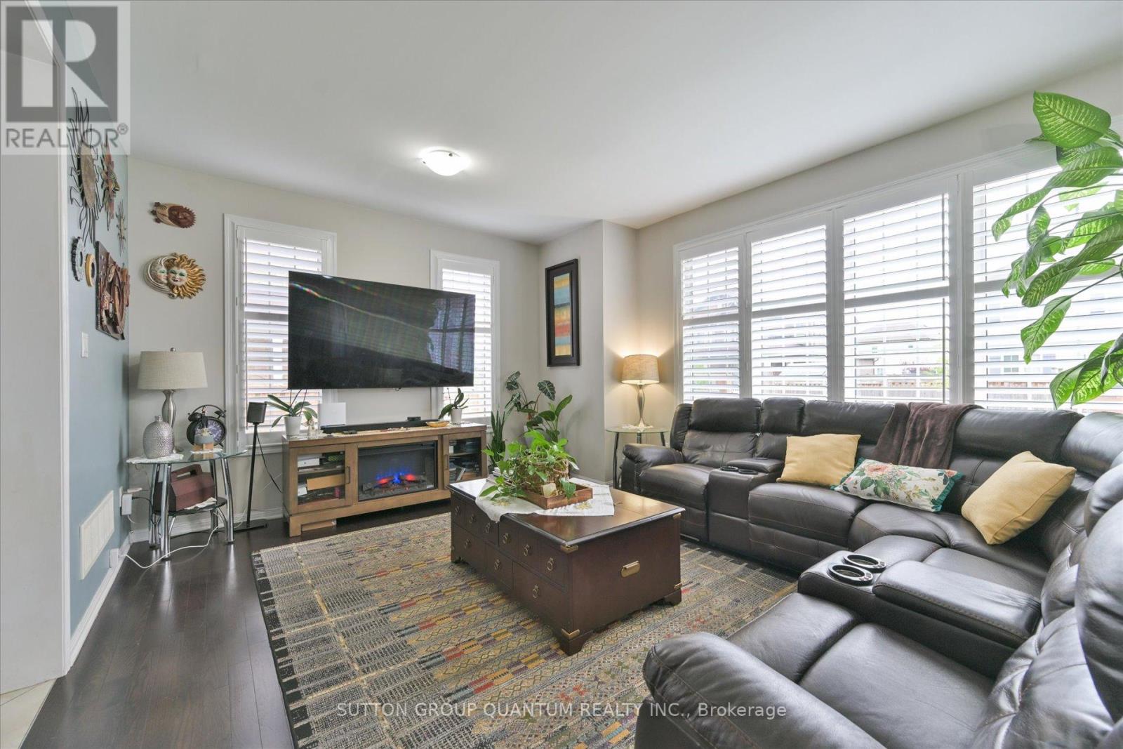 Property at 476 LEITERMAN DRIVE image 4