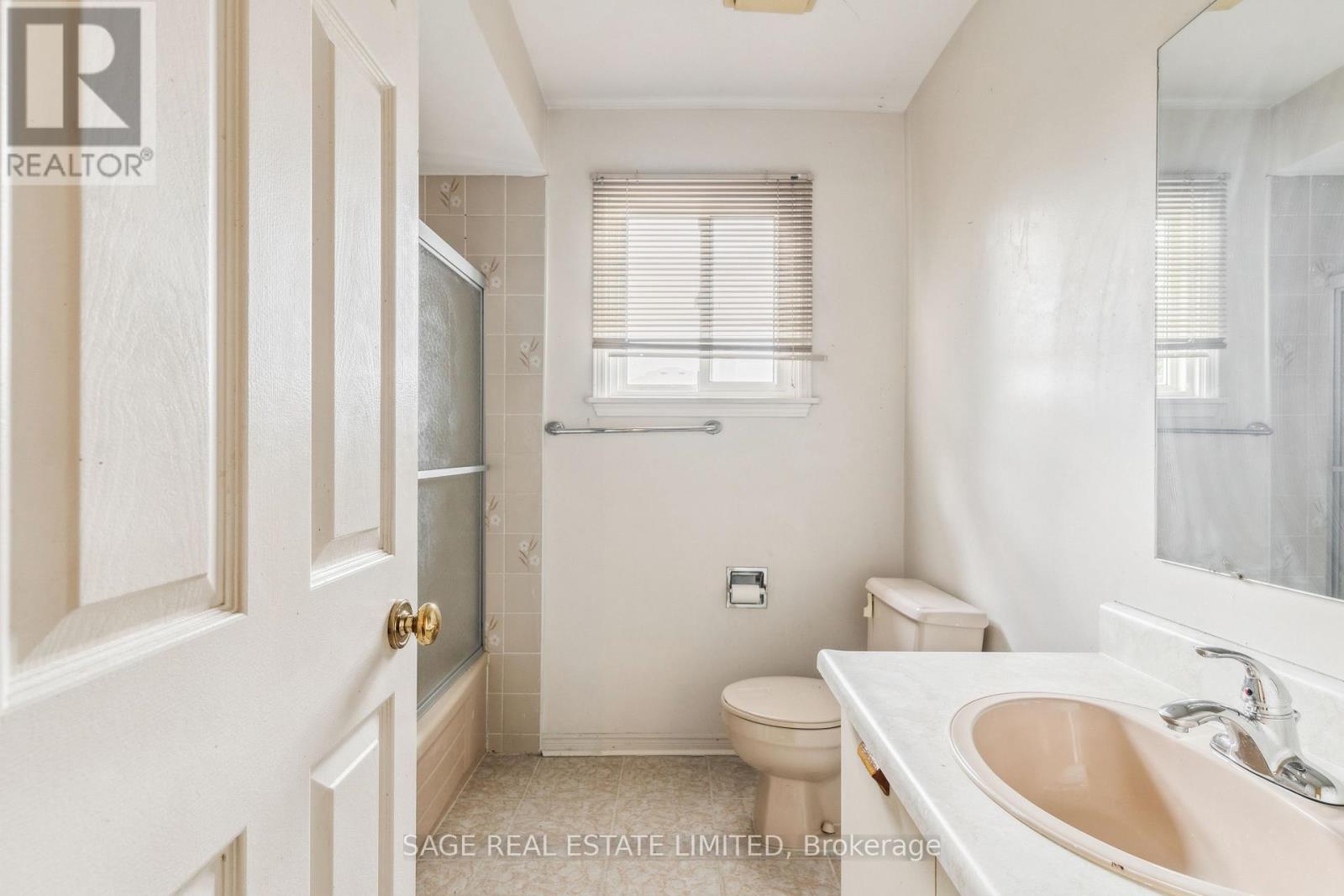 27 Newgreen Crescent, Brampton, Ontario  L6S 4Y2 - Photo 13 - W12175880