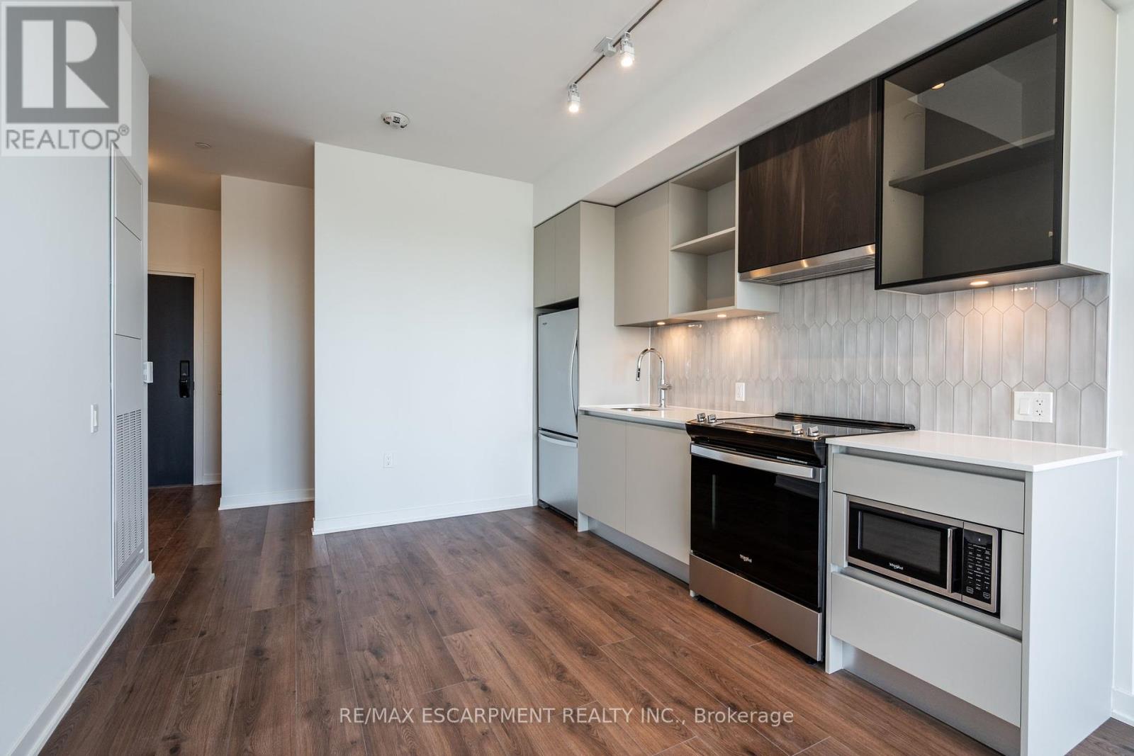 212 - 395 Dundas Street W, Oakville (Go Glenorchy), Ontario  L6M 4M2 - Photo 16 - W12175888