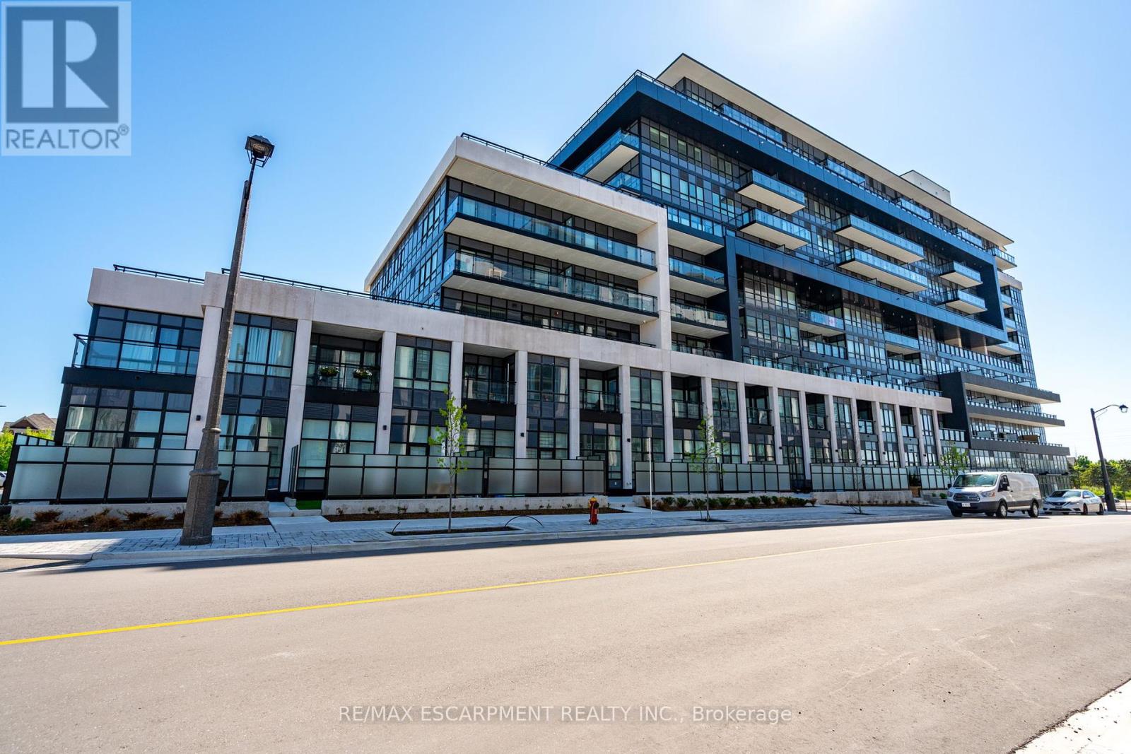 212 - 395 Dundas Street W, Oakville (Go Glenorchy), Ontario  L6M 4M2 - Photo 2 - W12175888