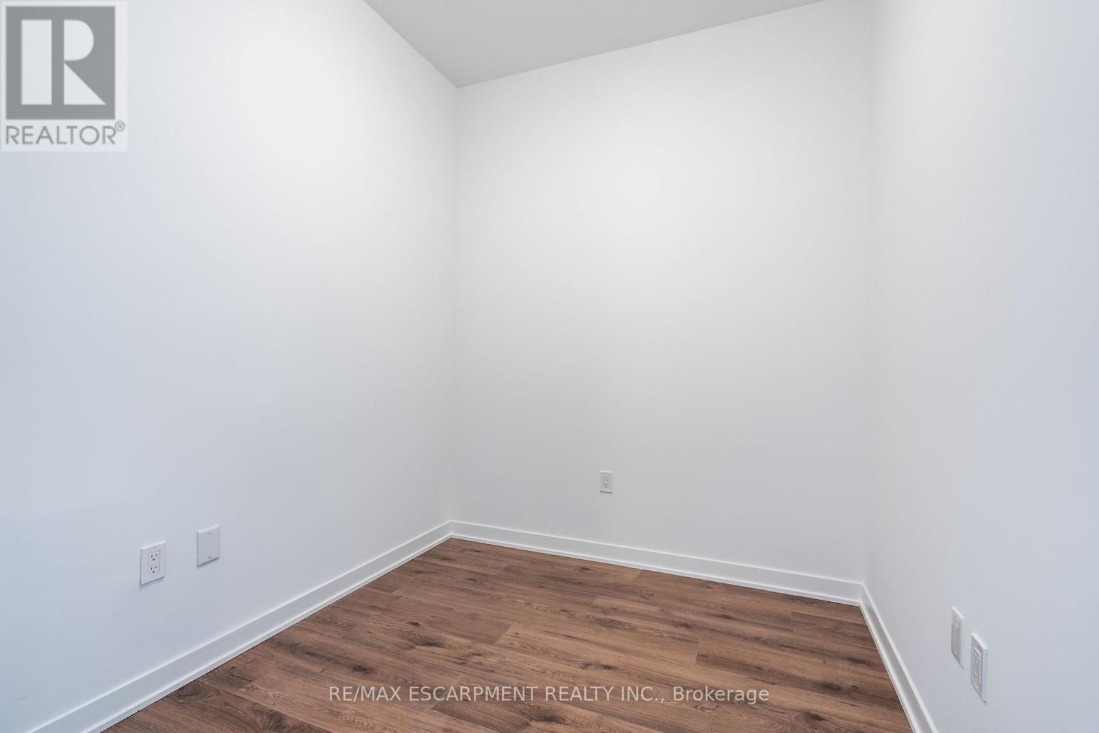 212 - 395 Dundas Street W, Oakville (Go Glenorchy), Ontario  L6M 4M2 - Photo 9 - W12175888