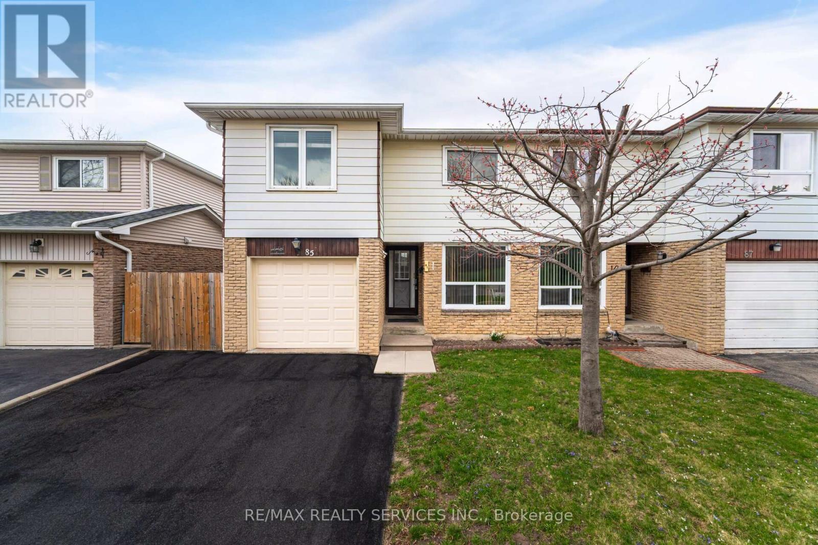 85 Salisbury Circle, Brampton (Brampton North), Ontario  L6V 2Z4 - Photo 1 - W12175900