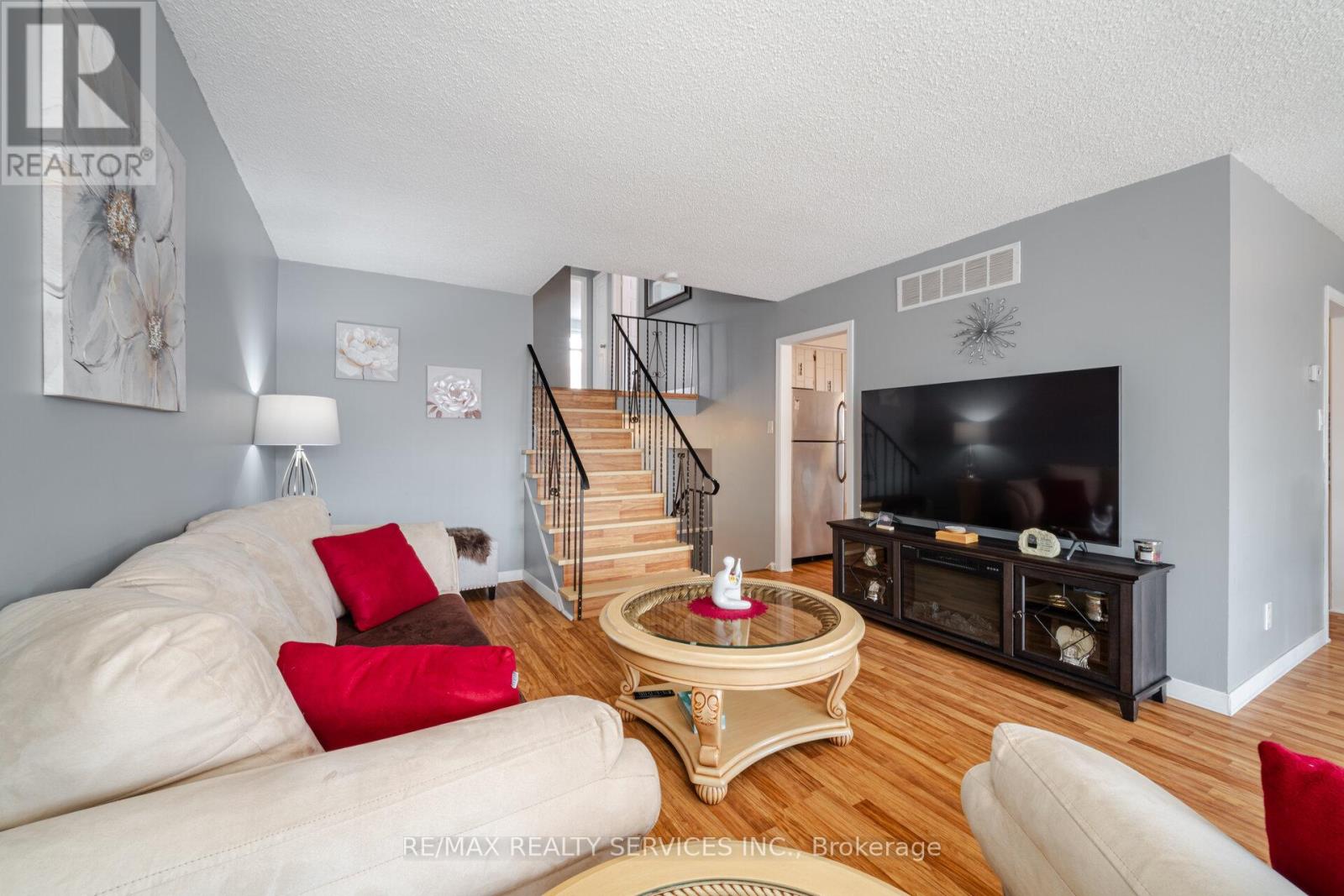 85 Salisbury Circle, Brampton (Brampton North), Ontario  L6V 2Z4 - Photo 11 - W12175900