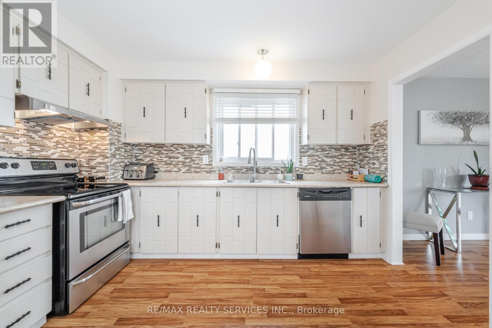 85 Salisbury Circle, Brampton (Brampton North), Ontario  L6V 2Z4 - Photo 16 - W12175900