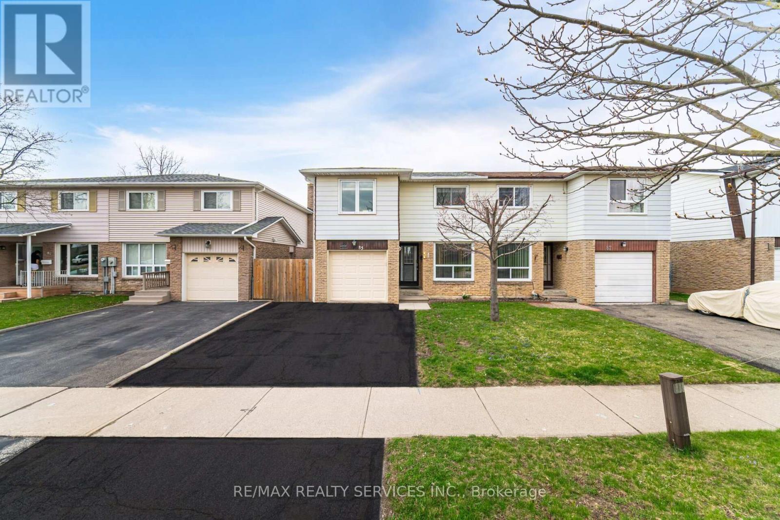 85 Salisbury Circle, Brampton (Brampton North), Ontario  L6V 2Z4 - Photo 2 - W12175900