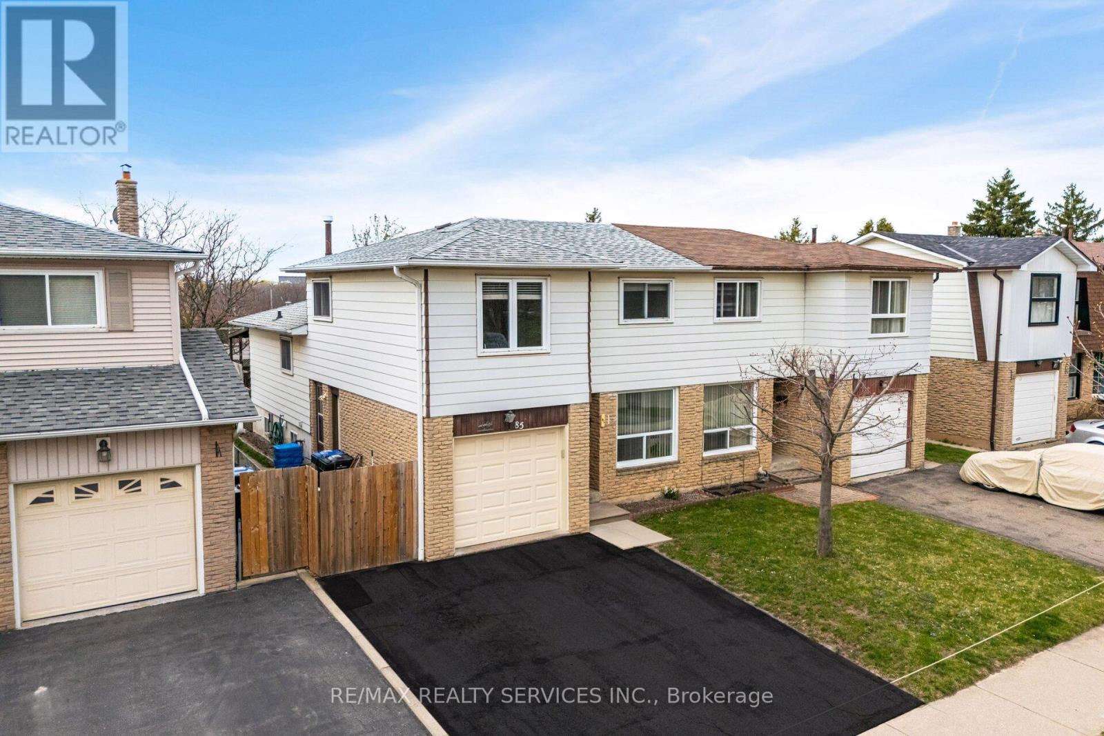 85 Salisbury Circle, Brampton (Brampton North), Ontario  L6V 2Z4 - Photo 3 - W12175900