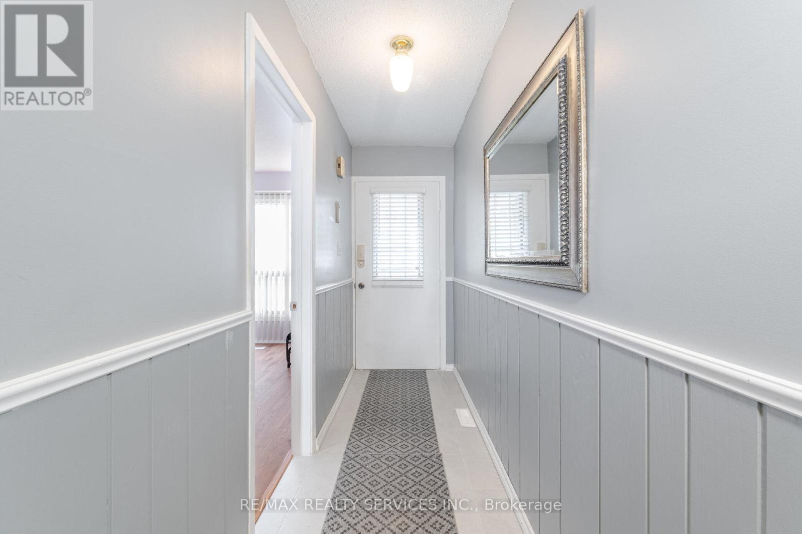 85 Salisbury Circle, Brampton (Brampton North), Ontario  L6V 2Z4 - Photo 7 - W12175900