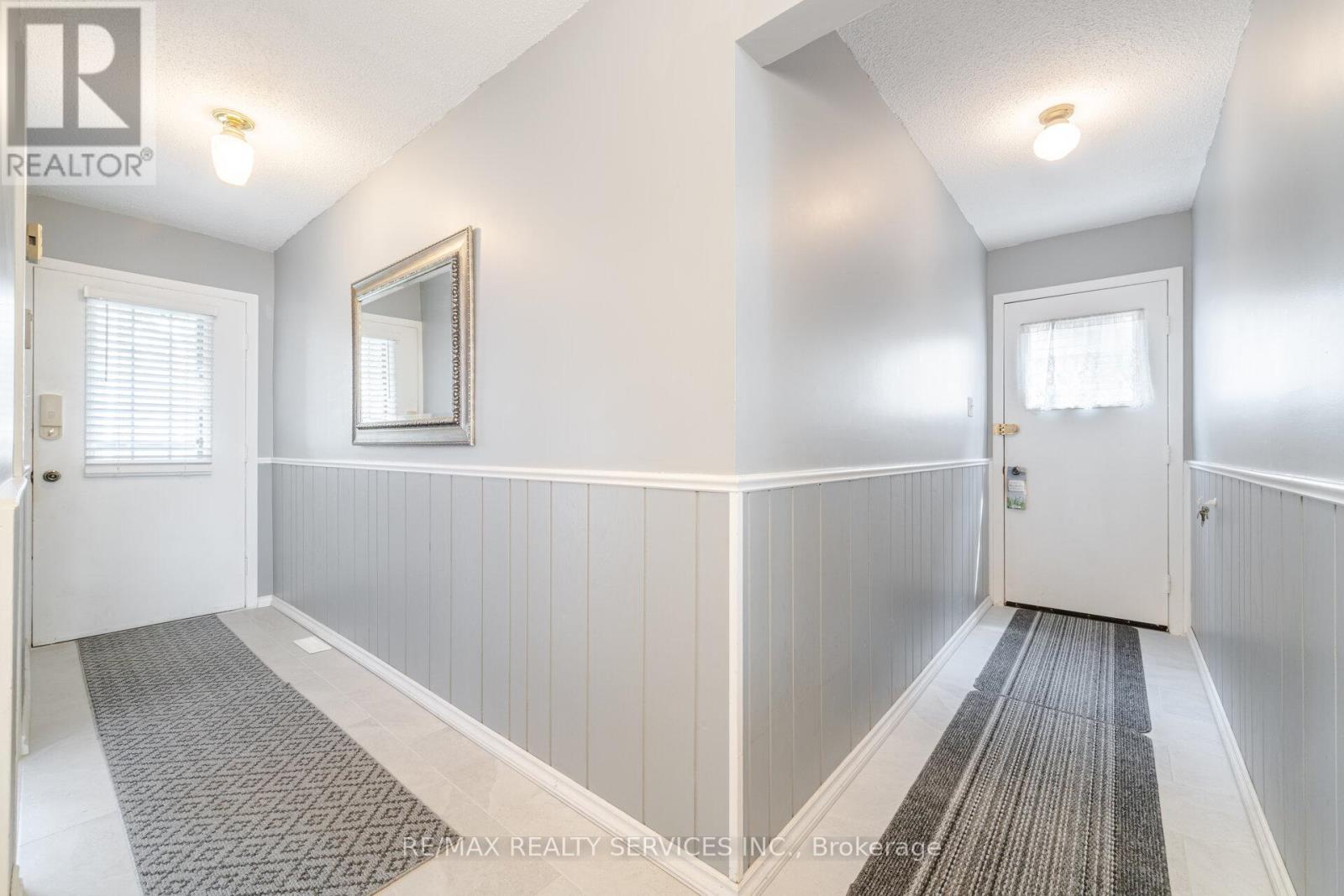85 Salisbury Circle, Brampton (Brampton North), Ontario  L6V 2Z4 - Photo 9 - W12175900