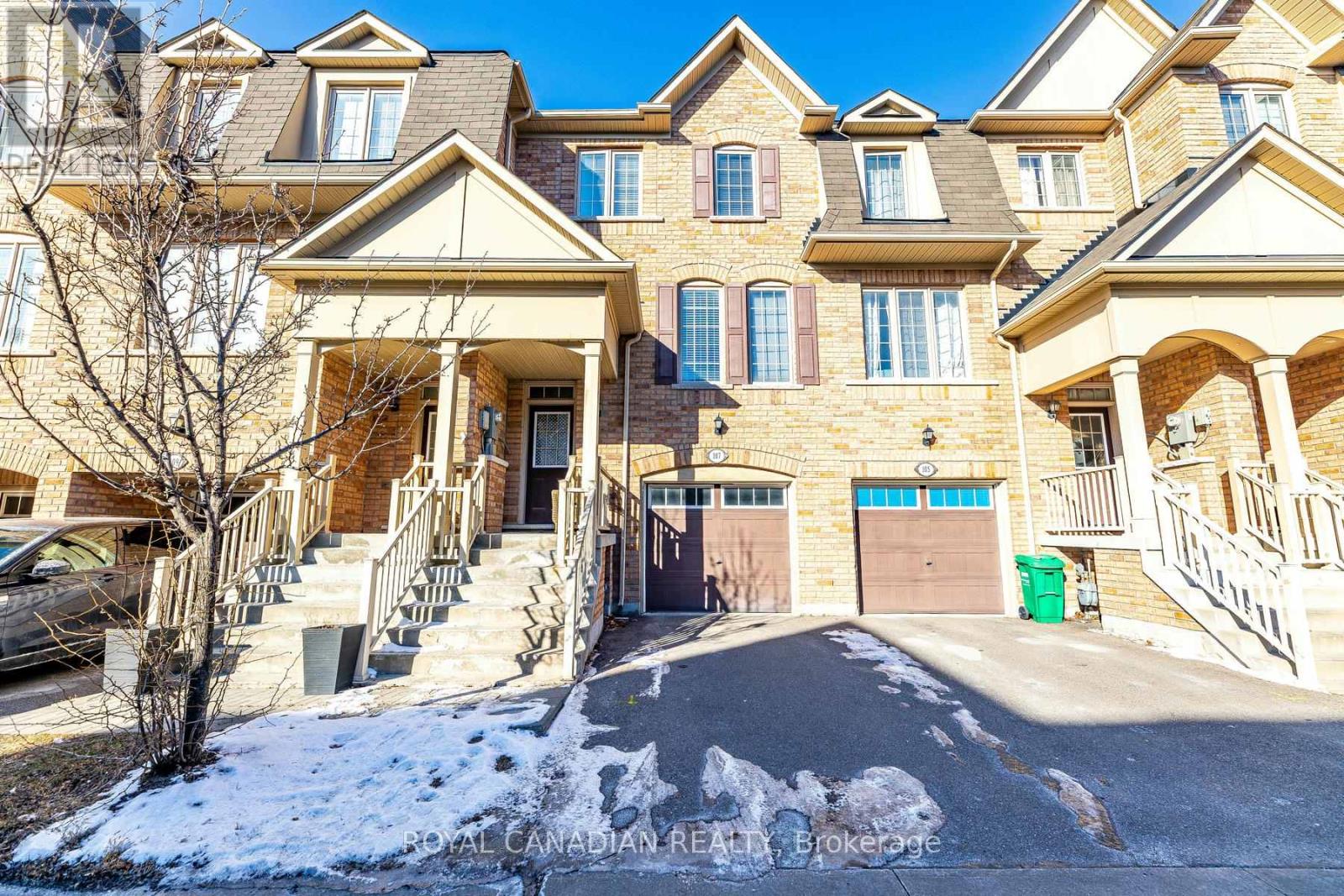 107 Sea Drifter Crescent, Brampton, Ontario  L6P 4B1 - Photo 4 - W12175902