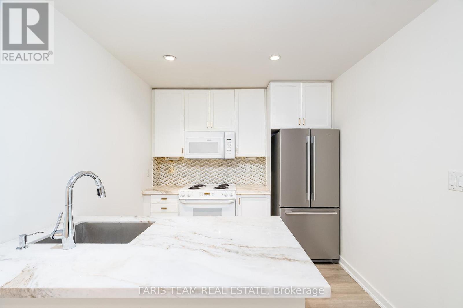 806 - 88 Palace Pier Court, Toronto (Mimico), Ontario  M8V 4C2 - Photo 6 - W12175931