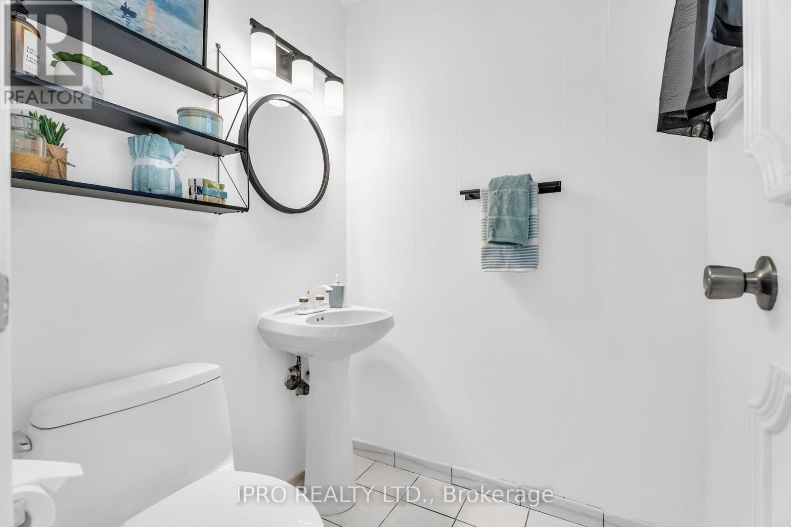 40 Village Court, Brampton (Brampton East), Ontario  L6W 1A6 - Photo 14 - W12175954