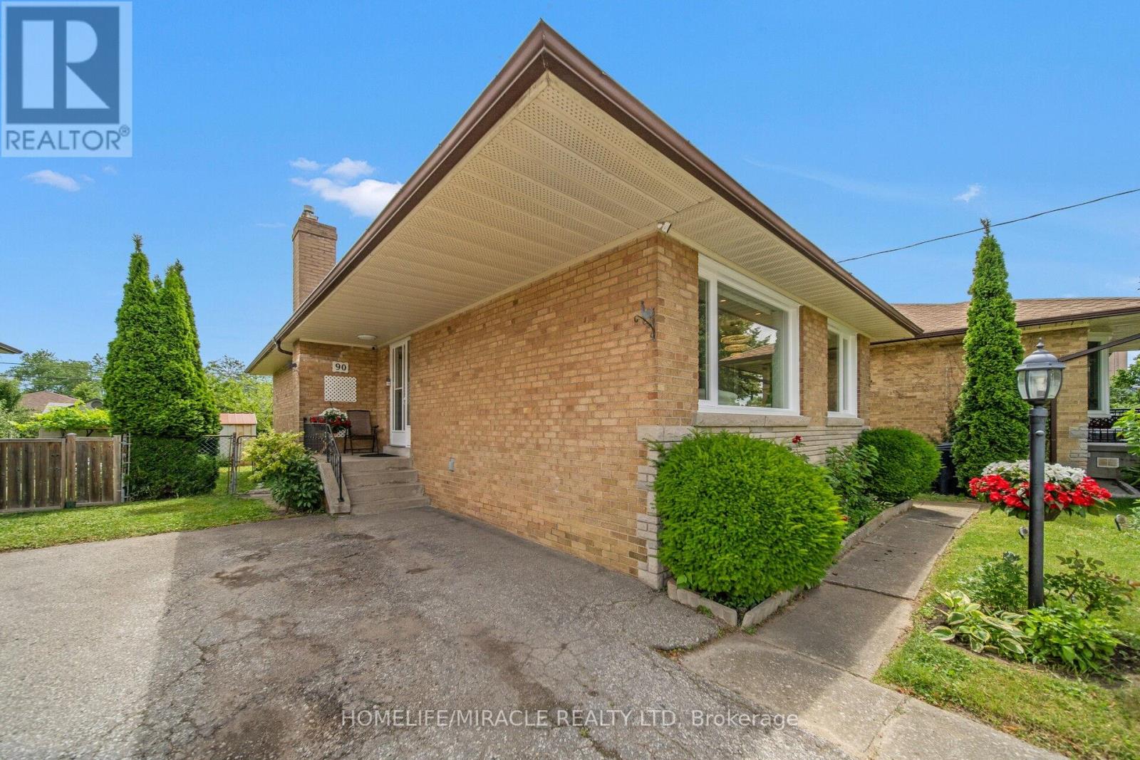 Property at 90 DEANVAR AVENUE image 2