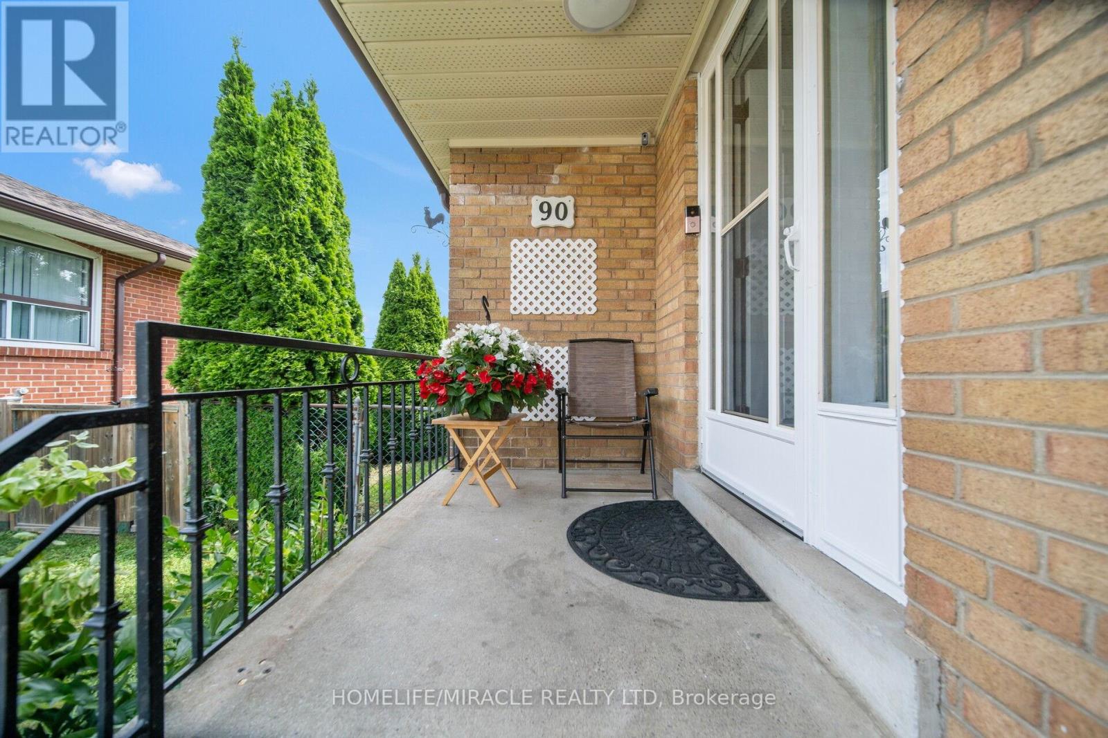Property at 90 DEANVAR AVENUE image 3